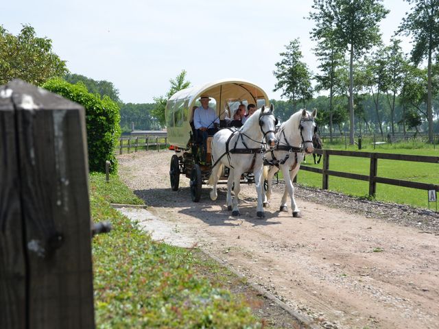 FORT VAN BEIEREN De Koolkerksche Huifwagen vertrekt vanaf de Brasserie